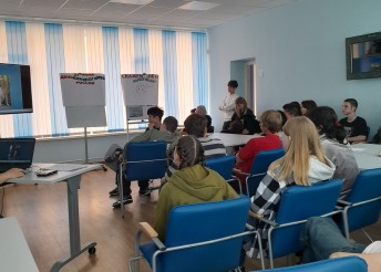 В Центре «Милосердие» для подростков лагеря «Герой дня» МБОУ Лицей «Держава» было проведено плановое мероприятие ко Дню кинолога МВД, МЧС