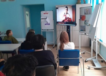 «Пока беда не постучалась в дверь»: как мы говорили с подростками о наркотиках