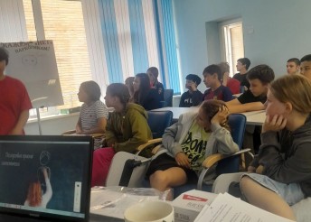 «Пока беда не постучалась в дверь»: как мы говорили с подростками о наркотиках